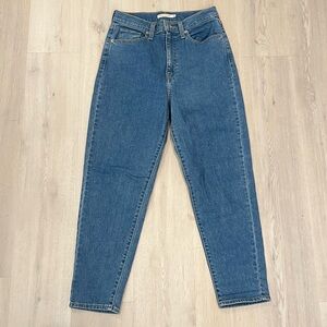 Levi’s High Waisted Taper size 28 medium wash  blue jeans mom jeans